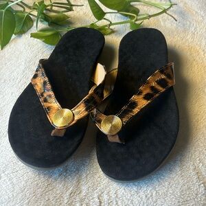 Vionic Hilda Tortoise Print Thong